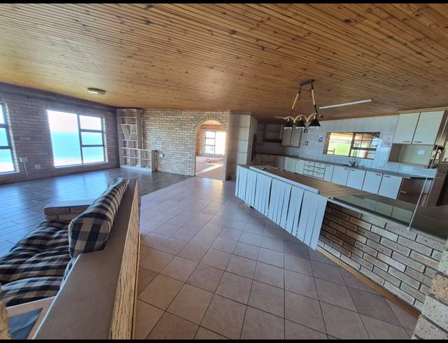 4 BEDROOM HOUSE FOR SALE IN DANA BAY